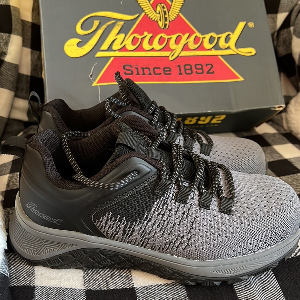 Thorogood safety shoes sz 7-7.5